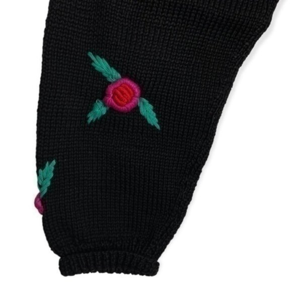 Vintage 80s Roberta Frost hand knit by Woolart black rose knit cardigan - Picture 4 of 10